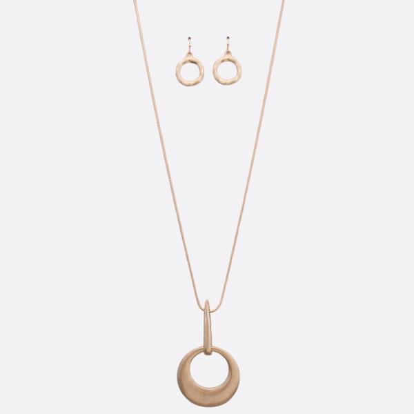 Circle Pendant Metal Necklace