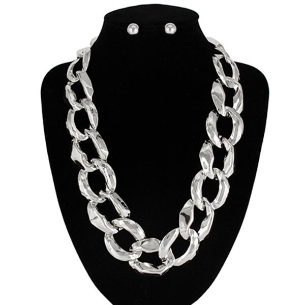 Curb Link Metal Necklace