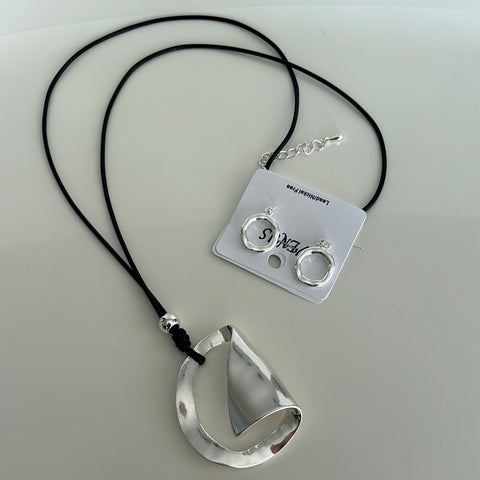 Long Pendant Necklace Set