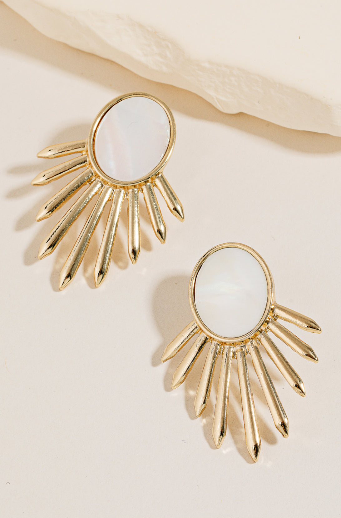 Pearl Oval Metallic Bar Fringe Stud Earrings